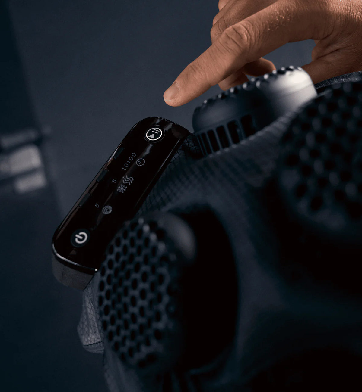 Hyperice X 2 Shoulder heat cold and compression controls
