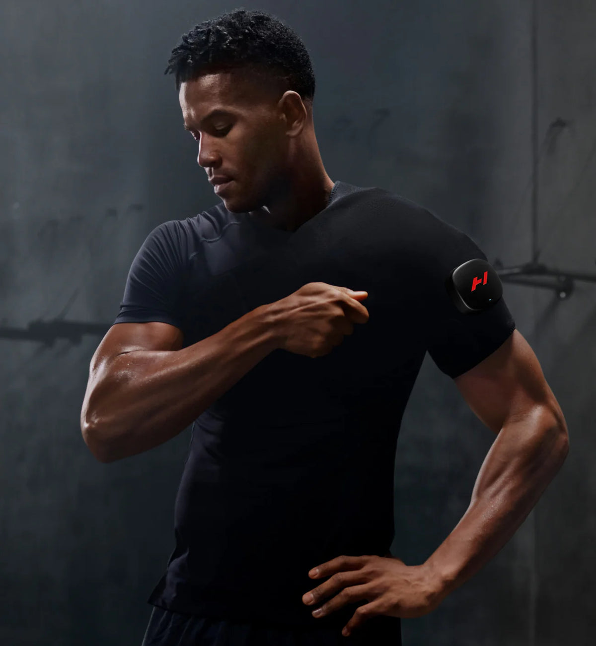 Man wearing a  Hyperice Venom 2
